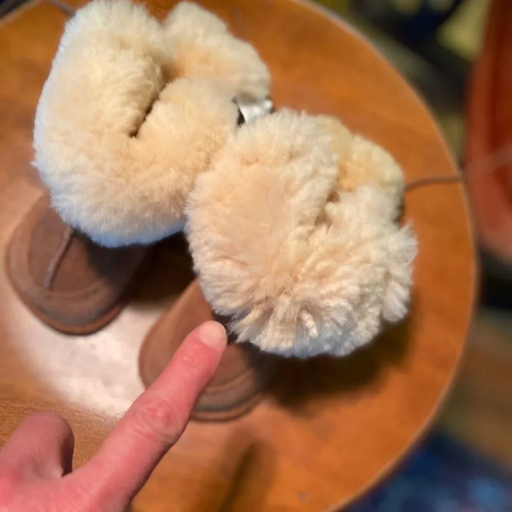 UGG Infant B00 Boots, Chestnut, Size Small